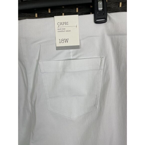 Style & Co. Plus 18W White Comfort Elastic Waist Pockets Mid-Rise Capri Pants - Picture 5 of 6